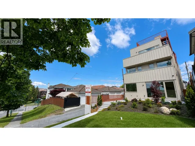 2 2915 E 5TH AVENUE, Vancouver, British Columbia V5M1N6
