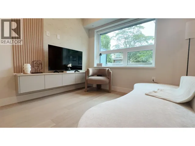 110 WOODSTOCK AVENUE, Vancouver, British Columbia V5Y0P4