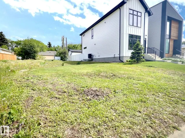 9551 85 ST NW, Edmonton, Alberta T6C3E1