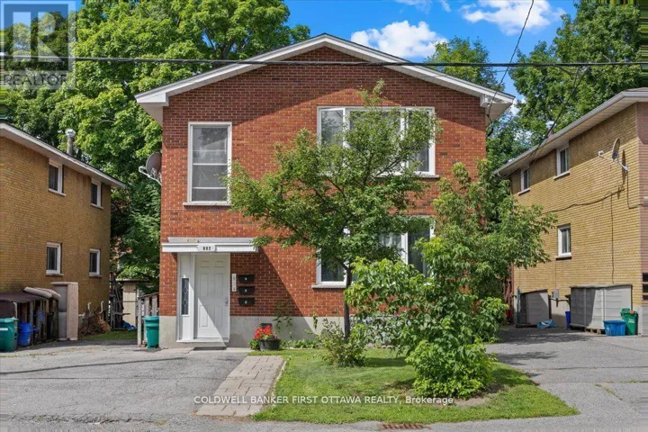 902 WATSON STREET, Ottawa, Ontario K2B6B9