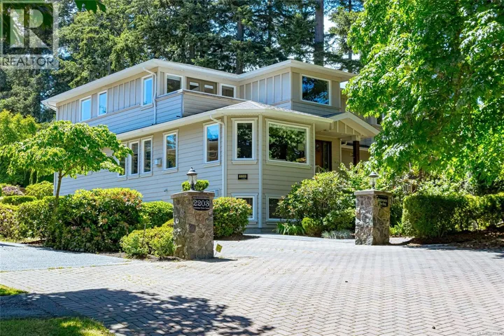 2201 Arbutus Cove Lane, Saanich, British Columbia V8N6N7