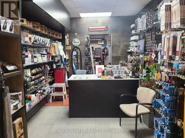 C006 - 2 ST. CLAIR AVENUE E, Toronto (Yonge-St. Clair), Ontario M4V1L5