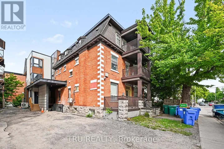 360 FRIEL STREET, Ottawa, Ontario K1N7W6