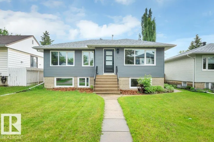 8712 89 AV NW, Edmonton, Alberta T6C1N7