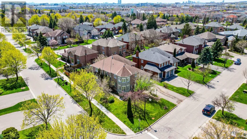 2 SCHOONER COURT, Markham (Cachet), Ontario L6C1R2
