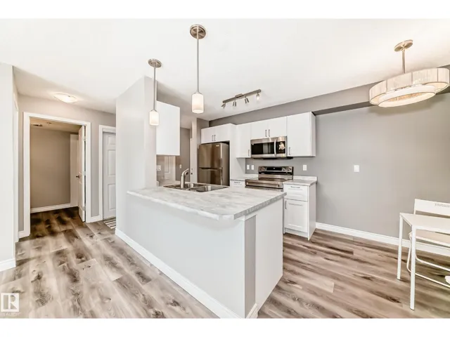 #318 13908 136 ST NW, Edmonton, Alberta T6V1Y4