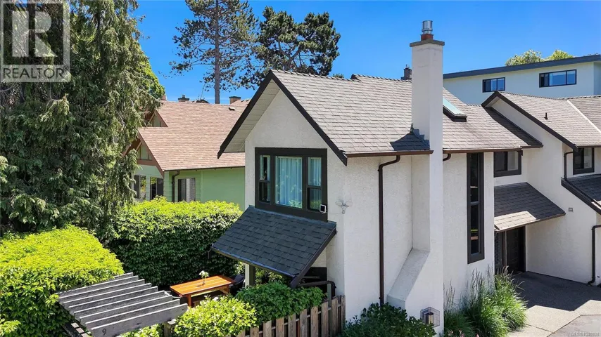 9 977 Convent Pl, Victoria, British Columbia V8V2Y9