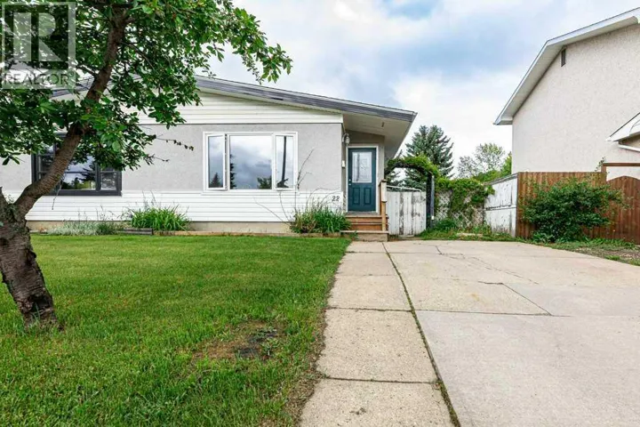22 McIntosh Avenue, Red Deer, Alberta T4N0M3
