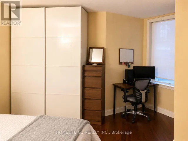 301 - 633 BAY STREET, Toronto (Bay Street Corridor), Ontario M5G2G4