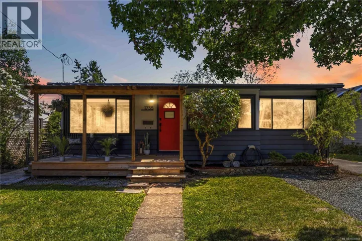 1735 Newton St, Victoria, British Columbia V8R2R1