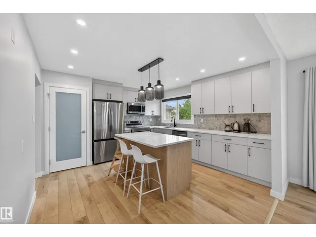 9915 154 ST NW, Edmonton, Alberta T5P2G8