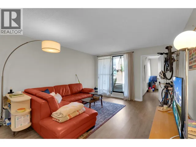 105 975 E BROADWAY, Vancouver, British Columbia V5T1Y3
