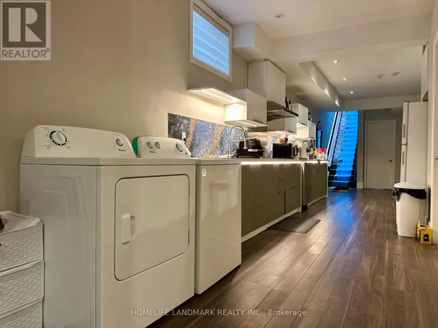 86 PEMBERTON AVENUE, Toronto (Newtonbrook East), Ontario M2M1Y5