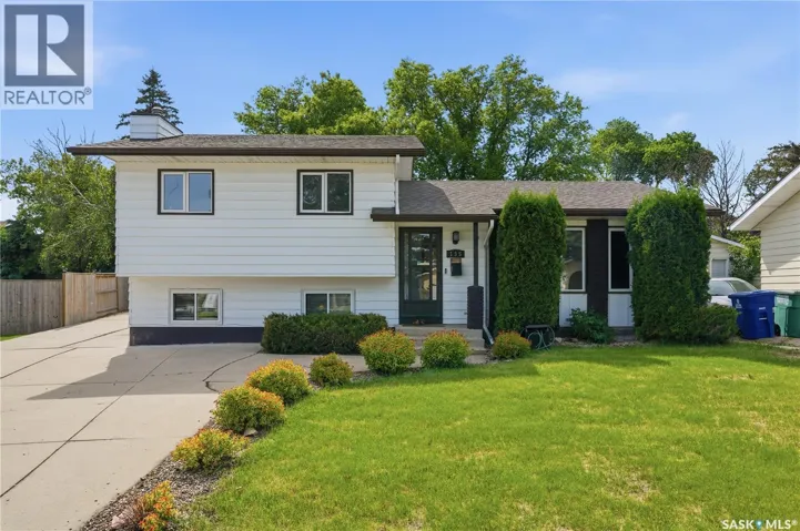 135 Penryn CRESCENT, Saskatoon, Saskatchewan S7H5G3