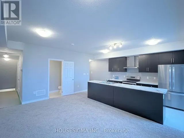 8 LOMOND LANE, Kitchener, Ontario N2R0T6