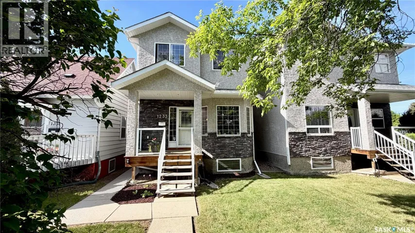 1233 13th STREET E, Saskatoon, Saskatchewan S7H0C3