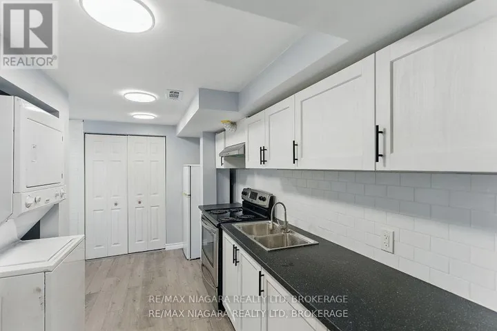 LOWER - 290 SCHOLFIELD AVENUE S, Welland (Lincoln/Crowland), Ontario L3B1N8