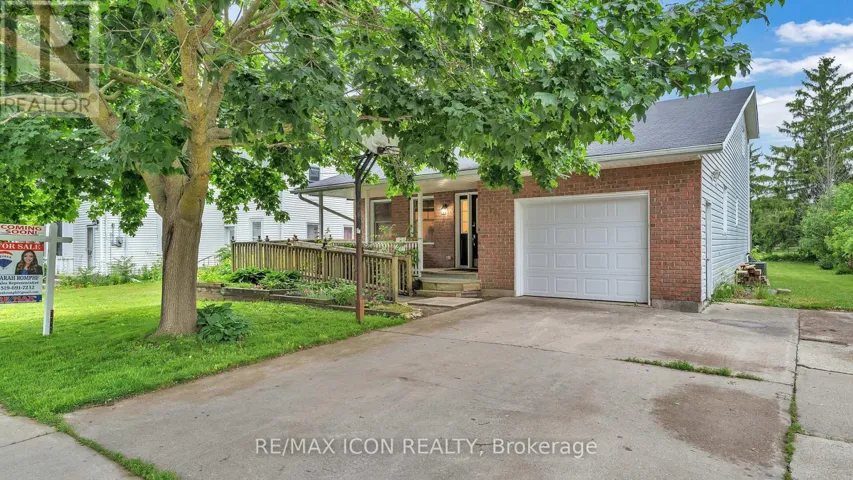 158 BROADWAY STREET, North Middlesex (Parkhill), Ontario N0M2K0