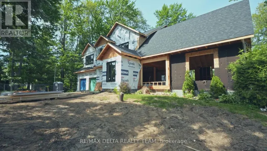 8 PINEGLEN CRESCENT, Ottawa, Ontario K2E6X7