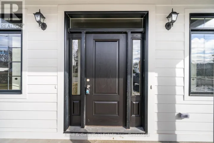 127 GIBBONS STREET, Oshawa (McLaughlin), Ontario L1J4Y1