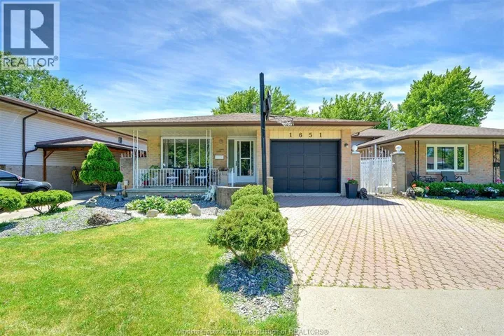 1651 COURTLAND, Windsor, Ontario N8T3K5