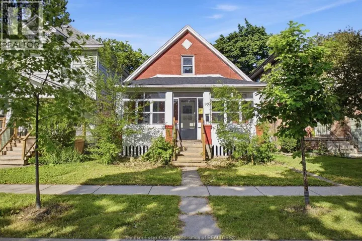 977 GLADSTONE, Windsor, Ontario N9A2R5