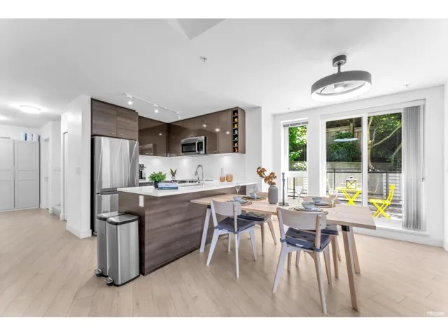 4 13931 FRASER HIGHWAY, Surrey, British Columbia V3T4E6