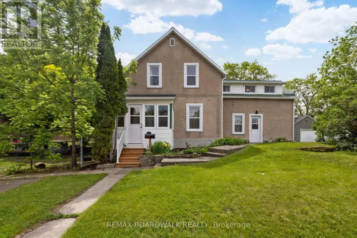 8 GRANT STREET, Perth, Ontario K7H1X4