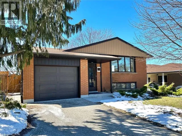 11 LOMBARDY Court Unit# Upper Unit, Kitchener, Ontario N2M1W8
