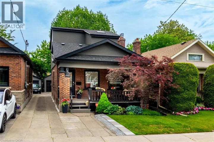 137 SPRINGDALE Boulevard, Toronto, Ontario M4J1W8