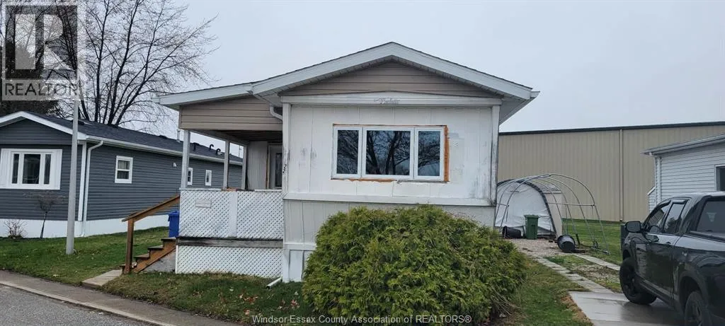 22 ROBIN CRESCENT, Lakeshore, Ontario N8N2S2