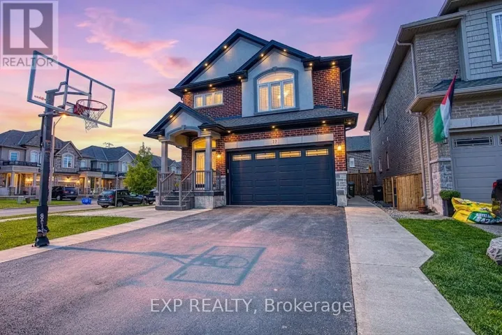 17 NARBONNE CRESCENT, Hamilton (Stoney Creek Mountain), Ontario L8J0J7
