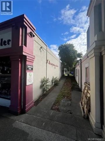 2043 Oak Bay Ave, Oak Bay, British Columbia V8R1E5