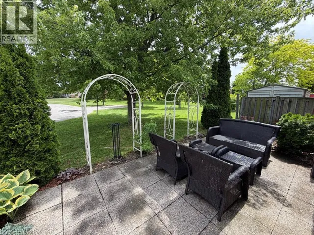 9 GATES Lane, Hamilton, Ontario L9B1T8