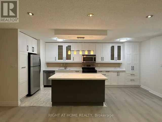 109 - 3025 THE CREDIT WOODLANDS DRIVE, Mississauga (Erindale), Ontario L5C2V3