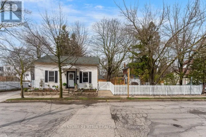 132 WATERLOO STREET N, Cambridge, Ontario N3H1M8