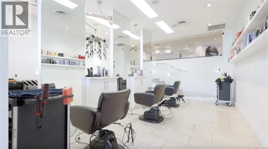 2047 Oak Bay Ave, Oak Bay, British Columbia V8R1E5