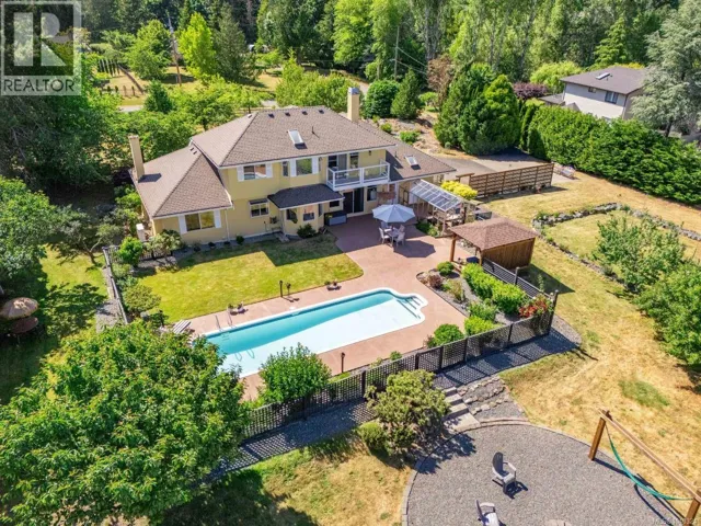 11109 Tanager Rd, North Saanich, British Columbia V8L5N5