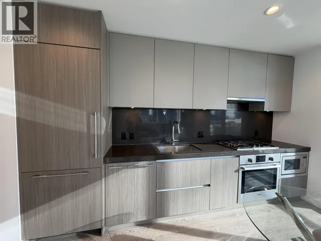709 6080 MCKAY AVENUE, Burnaby, British Columbia V5H0J4
