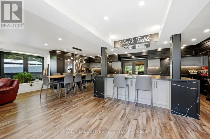 36 LAKEVIEW DRIVE, Hamilton (Lakeshore), Ontario L8E4X2