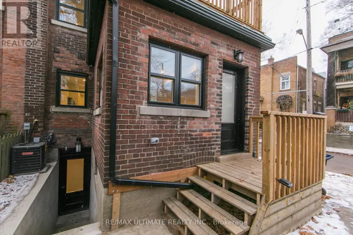 MAIN - 19 FERNWOOD PARK AVENUE, Toronto (The Beaches), Ontario M4E3E8