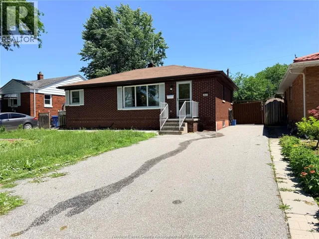 3825 POPLAR, Windsor, Ontario N9C2E2