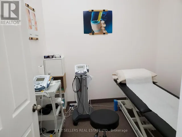 654 BLOOR STREET, Mississauga (Mississauga Valleys), Ontario L5A3V9