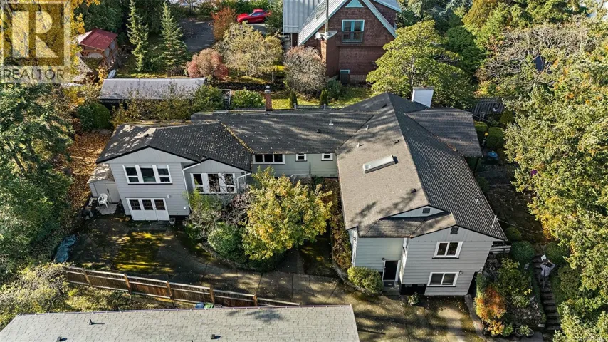 943 Selkirk Ave, Esquimalt, British Columbia V9A2V2