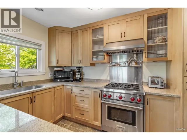 4 E 46TH AVENUE, Vancouver, British Columbia V5W1Z1