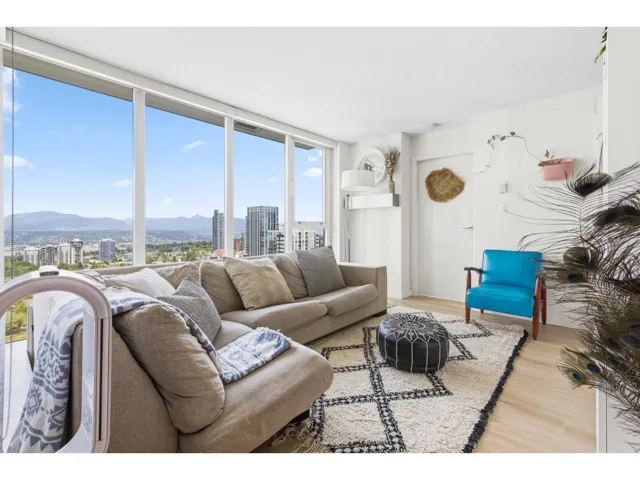 3303 13325 102A AVENUE, Surrey, British Columbia V3T5J7