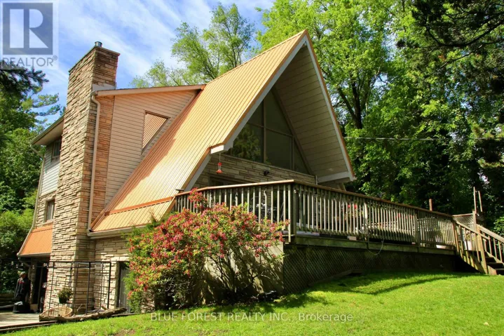 7424 DOLWAY DRIVE, Lambton Shores (Port Franks), Ontario N0M2L0