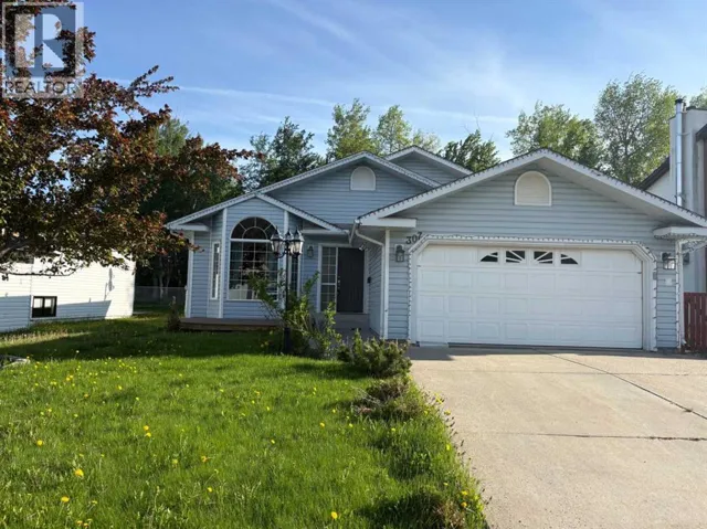 307 8 Avenue, Fox Creek, Alberta T0H1P0