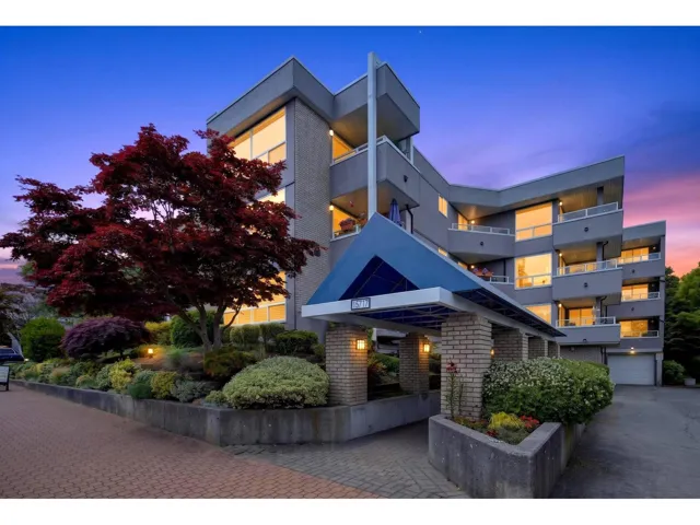 202 15717 MARINE DRIVE, White Rock, British Columbia V4B1E4