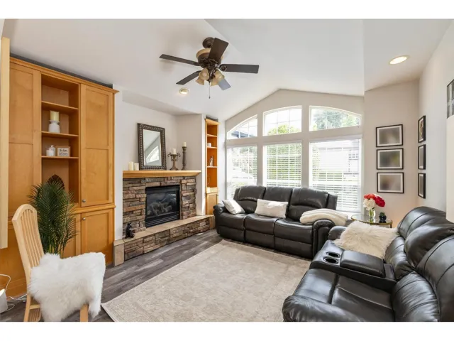 32777 CHILCOTIN DRIVE, Abbotsford, British Columbia V2T5W4